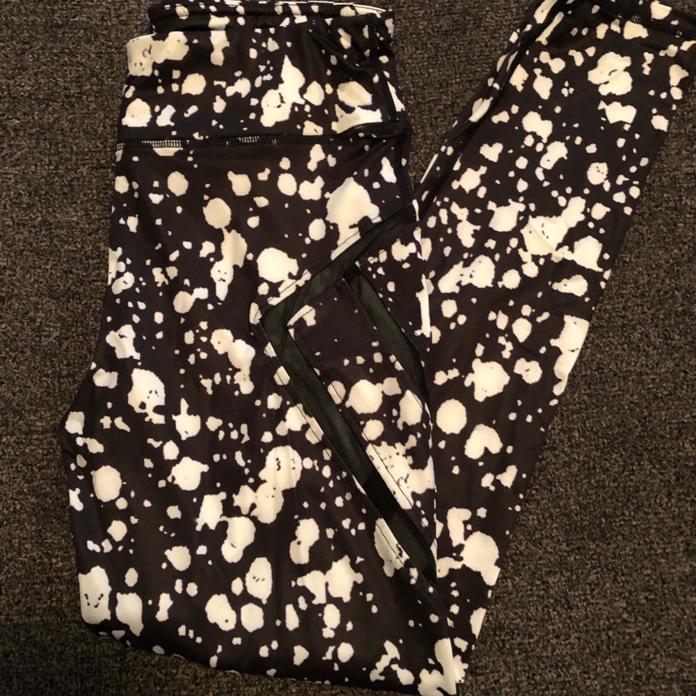 White and black workout leggings